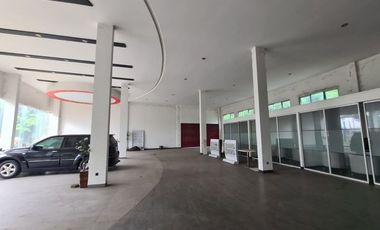 Disewakan Ruang Usaha Ex Showroom Mobil. Jl Raya Serpong BSD City Tangerang Selatan Lokasi Strategis