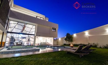 Casa de Lujo en Venta en Zapopan Condominio Ayamonte