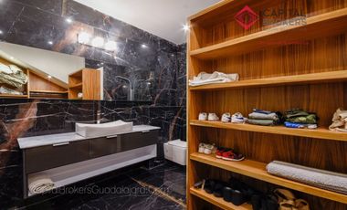 Casa de Lujo en Venta en Zapopan Condominio Ayamonte