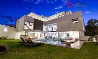 Casa de Lujo en Venta en Zapopan Condominio Ayamonte