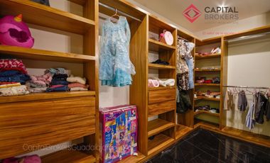 Casa de Lujo en Venta en Zapopan Condominio Ayamonte
