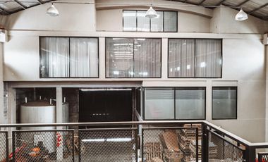 Excelente galpón de 1900 m habilitado para la categoría de industria