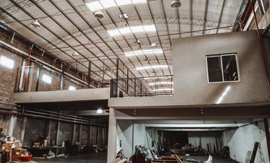 Excelente galpón de 1900 m habilitado para la categoría de industria