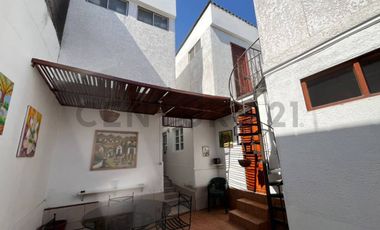 Casa con local comercial