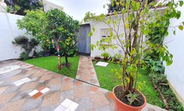 PH Casa con jardin a media cuadra de Maipu - Olivos