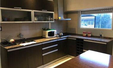 Casa en lote de 15 por 25. Barrio El Jardín.