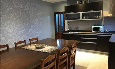Casa en lote de 15 por 25. Barrio El Jardín.