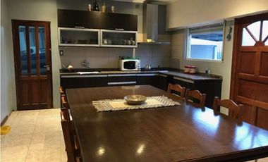 Casa en lote de 15 por 25. Barrio El Jardín.