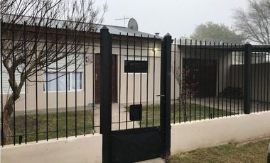 Casa en lote de 15 por 25. Barrio El Jardín.
