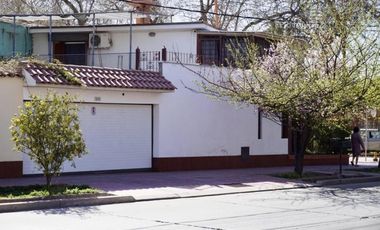 SE VENDE Casa Dos Pisos 6D 2B Cuarta Oeste Ciudad Mendoza