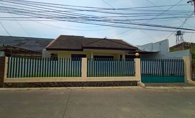 Di Sewakan Rumah Siap Huni 4 Kamar di Jl. Junjunan Pasteur, Bandung