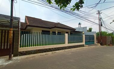 Di Sewakan Rumah Siap Huni 4 Kamar di Jl. Junjunan Pasteur, Bandung