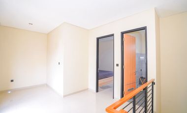 Rumah Cantik 2 Lt Siap Huni 15 Menit ke Cibubur Junction J-41434