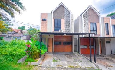 Rumah Cantik 2 Lt Siap Huni 15 Menit ke Cibubur Junction J-41434