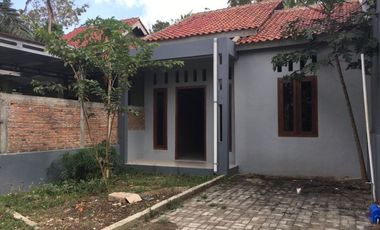 Beautiful house ready to live near Wates Square