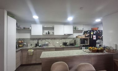 apartamento en venta en milla de oro. Cod V120568