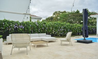 Casa en venta   Fairways  Estate- Santa María (BORA)