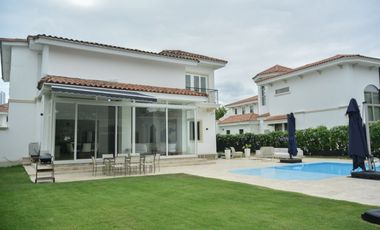 Casa en venta   Fairways  Estate- Santa María (BORA)