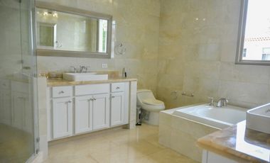 Casa en venta   Fairways  Estate- Santa María (BORA)