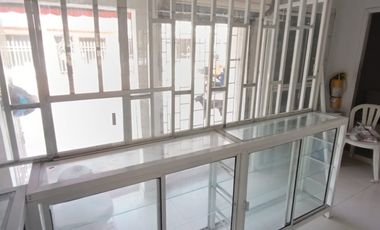 local en arriendo en villa estadio. Cod A124525