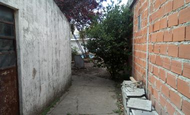 Casa delantera y Departamento trasero en VENTA en Barrio Almafuerte de Glew.
