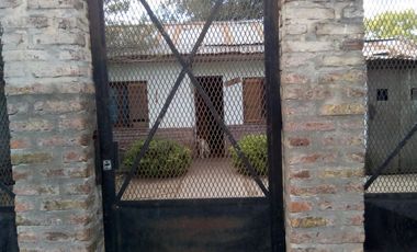 Casa delantera y Departamento trasero en VENTA en Barrio Almafuerte de Glew.