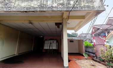 Rumah di Hoek dekat Mall  area Jatipadang Jakarta selatan