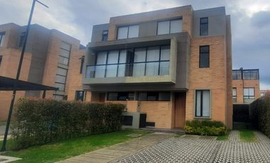 casa en venta en conjunto residencial vittare. Cod V5072