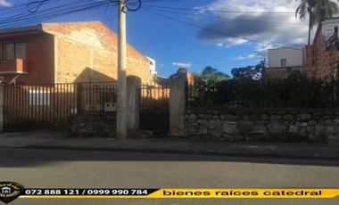 Casa de venta en Av. Remigio Crespo – código:15025