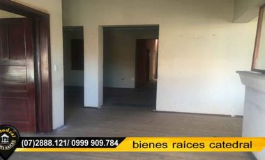 Casa de venta en Av. Remigio Crespo – código:15025