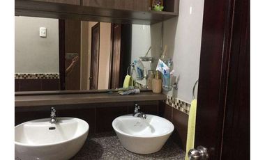 Venta de casa avenida universitaria en zona sur de manta