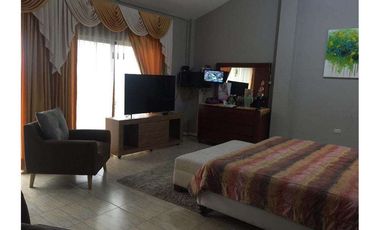 Venta de casa avenida universitaria en zona sur de manta