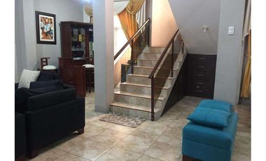 Venta de casa avenida universitaria en zona sur de manta