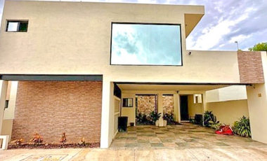 Casa en Conkal en venta al norte de Merida, en privada, recámara en PB
