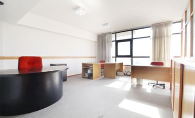 ALQUILER OFICINA SOBRE AV CORDOBA. PISO COMPLETO.