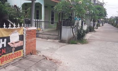 Kontrakan Hook akses 2 mobil ada kanopi dkt jl Raya & stasiun Kranji