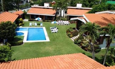 Venta de Casa para rentar en Cuernavaca con 5 casas dentro de la propiedad