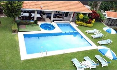 Venta de Casa para rentar en Cuernavaca con 5 casas dentro de la propiedad