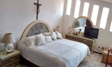 Venta de Casa para rentar en Cuernavaca con 5 casas dentro de la propiedad