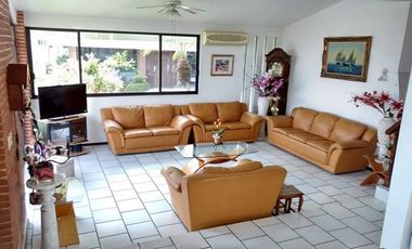 Venta de Casa para rentar en Cuernavaca con 5 casas dentro de la propiedad