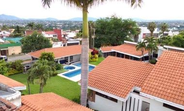Venta de Casa para rentar en Cuernavaca con 5 casas dentro de la propiedad