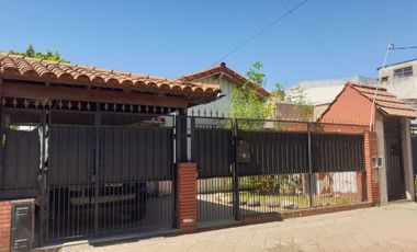 Venta Casa a Reciclar Sobre Gran Lote - OPORTUNIDAD