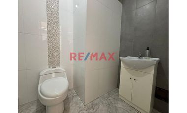 ✨ ¡Oportunidad única en Trujillo! 🏡

Descubre la comodidad y estilo de vivir en un moderno departamento de ESTRENO semi amoblado de 100 m², ubicado