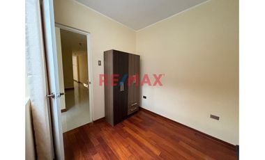 ✨ ¡Oportunidad única en Trujillo! 🏡

Descubre la comodidad y estilo de vivir en un moderno departamento de ESTRENO semi amoblado de 100 m², ubicado