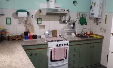 DPTO TIPO CASA 3 AMBIENTES MUY AMPLIO CON PATIO