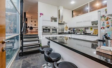 Casa en venta estilo industrial en exclusivo condominio.