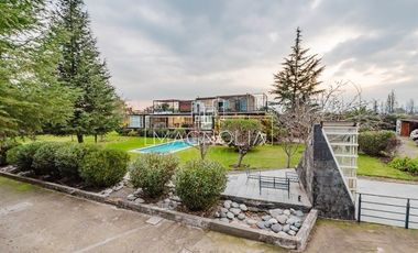Casa en venta estilo industrial en exclusivo condominio.