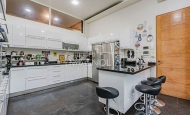 Casa en venta estilo industrial en exclusivo condominio.