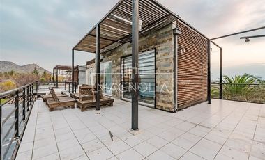 Casa en venta estilo industrial en exclusivo condominio.