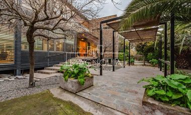 Casa en venta estilo industrial en exclusivo condominio.